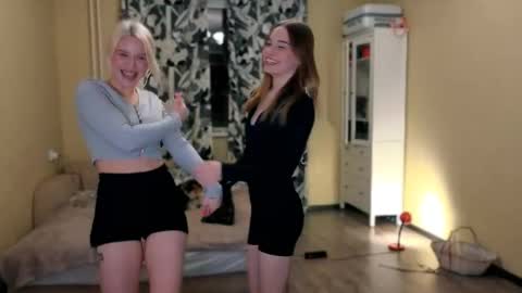 Nicky and Eva go hard  online show from October 2025 04:30:02 PM