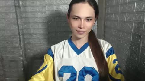 Snapshot of girlsweet_enise69xxx chatting on June 2026 05:23:01 AM Mynameisenise online show from June 2026 05:23:01 AM