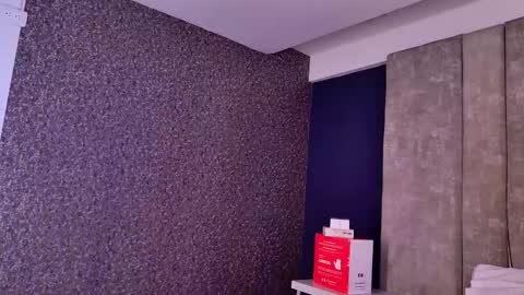     online show from November 2025 10:03:02 AM