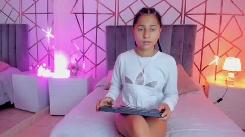 GISELLE ROLDAN online show from January 2025 11:32:02 AM