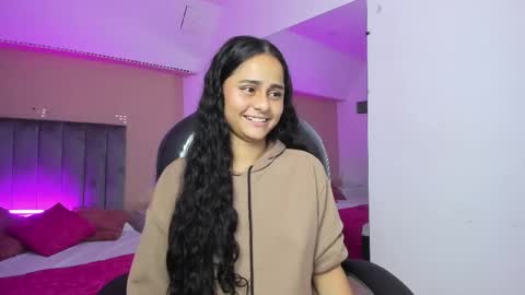 Snapshot of giselle_roldan chatting on June 2026 03:54:02 AM GISELLE ROLDAN online show from June 2026 03:54:02 AM