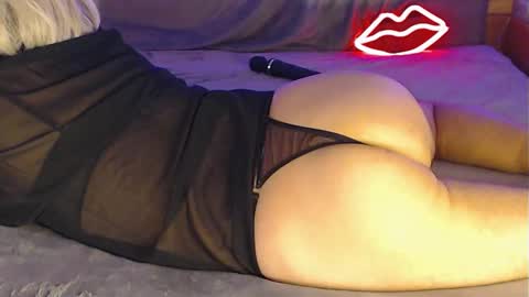 Pauline online show from December 2024 04:39:01 PM