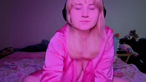 Snapshot of glitchwitch chatting on June 2026 02:24:01 AM Glitch online show from June 2026 02:24:01 AM