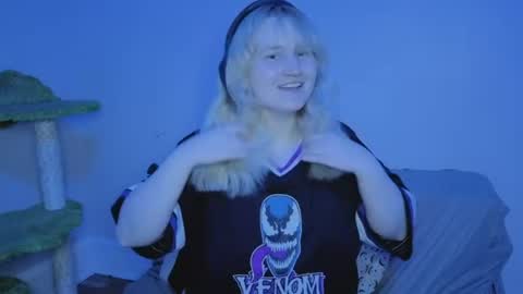 Snapshot of glitchwitch chatting on July 2026 05:35:01 AM Glitch online show from July 2026 05:35:01 AM