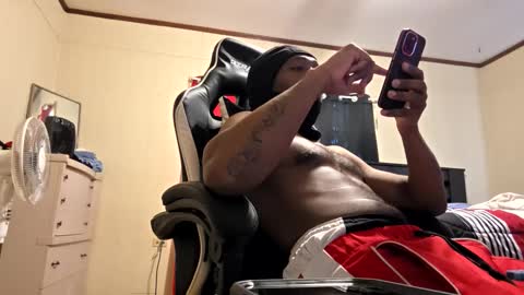 Snapshot of glomightyj chatting on May 2026 06:27:01 PM glomightyj online show from May 2026 06:27:01 PM