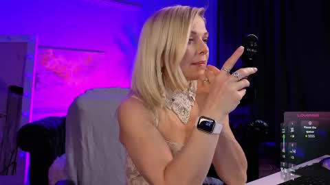 Snapshot of gloria_lovely chatting on June 2026 11:12:02 AM Gloria online show from June 2026 11:12:02 AM