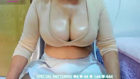 Snapshot of gloria_mature1 chatting on April 2026 10:00:02 PM GLORIA INDEPENDENT MODEL online show from April 2026 10:00:02 PM