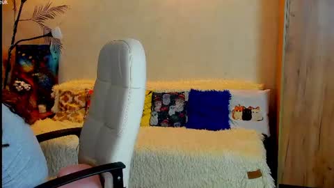 Snapshot of gloria_wood chatting on June 2026 05:48:01 PM Gloria Wood online show from June 2026 05:48:01 PM