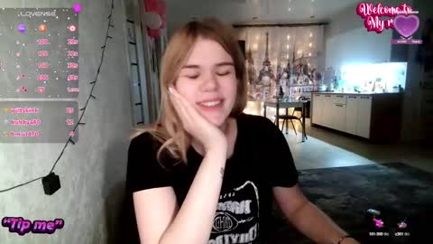 Snapshot of glossy_girl_1 chatting on December 2024 03:42:01 AM Roxy online show from December 2024 03:42:01 AM