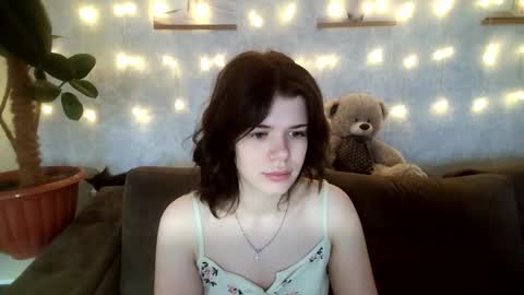 Snapshot of glossy_girl_1 chatting on November 2025 04:23:01 AM Roxy online show from November 2025 04:23:01 AM