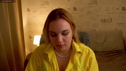 Snapshot of glow_margo chatting on June 2026 01:38:02 AM Margo online show from June 2026 01:38:02 AM