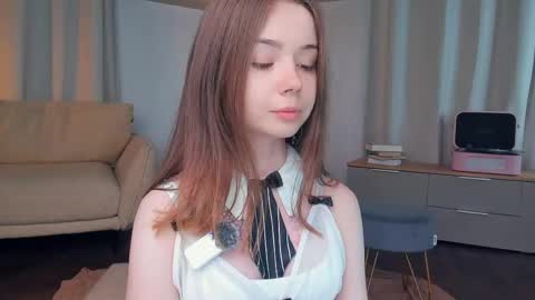 Snapshot of glowhub_ chatting on June 2026 10:36:02 PM Ann Eliz and Gigi online show from June 2026 10:36:02 PM