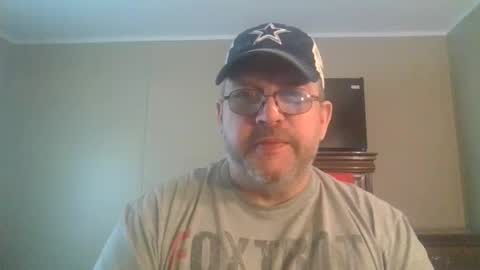 Snapshot of gobey33 chatting on April 2026 06:09:01 PM IDKIDCIDGAF online show from April 2026 06:09:01 PM