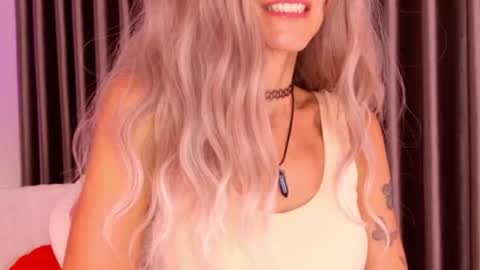 Snapshot of goddess_stars chatting on July 2026 11:51:02 AM Katarina online show from July 2026 11:51:02 AM