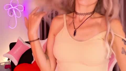 Snapshot of goddess_stars chatting on July 2026 03:03:02 PM Katarina online show from July 2026 03:03:02 PM