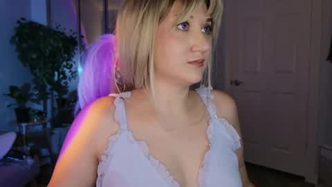 Snapshot of goddessemmy chatting on July 2026 05:33:02 AM Goddess Emmy online show from July 2026 05:33:02 AM