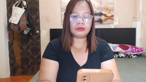 Snapshot of goddessmomx chatting on January 2025 04:28:02 AM lindsay online show from January 2025 04:28:02 AM