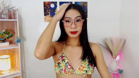 Snapshot of goddessnianxx chatting on October 2025 09:39:01 AM Kyla and Nian online show from October 2025 09:39:01 AM