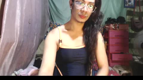 Snapshot of goddesssonyaxxx chatting on June 2026 06:12:01 AM KENNY DOLL online show from June 2026 06:12:01 AM
