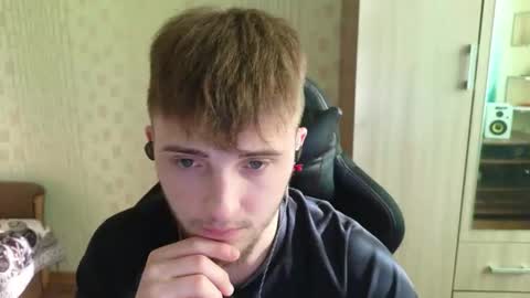 Golden boyyy21 online show from March 2026 01:45:01 PM