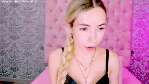 Snapshot of golden_girl__ chatting on October 2025 01:52:02 AM golden girl online show from October 2025 01:52:02 AM