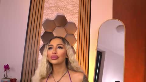 Snapshot of goldenamberx chatting on February 2026 07:04:01 AM GoldenAmberX online show from February 2026 07:04:01 AM