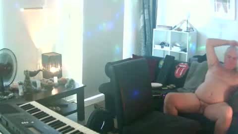 goldyguy011 online show from November 2025 01:08:02 AM