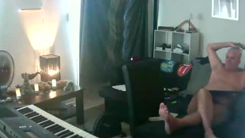 goldyguy011 online show from December 2025 02:08:02 AM