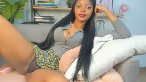 Snapshot of goofyshygirl1 chatting on June 2026 01:10:01 AM Dominique online show from June 2026 01:10:01 AM