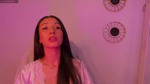 Snapshot of gorgeous_brunette chatting on December 2024 08:05:02 AM Rose online show from December 2024 08:05:02 AM