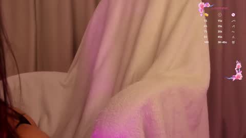 Snapshot of gorgeous_brunette chatting on February 2025 03:04:02 PM Rose online show from February 2025 03:04:02 PM