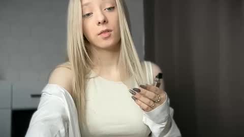 Snapshot of gossip__girl chatting on March 2026 02:13:01 AM Luna online show from March 2026 02:13:01 AM