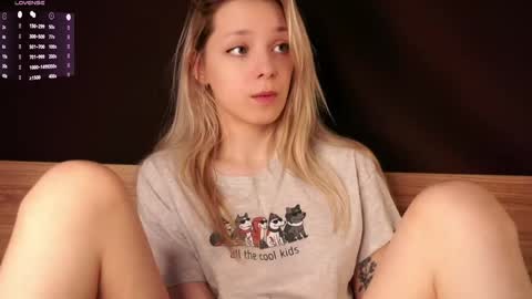 Snapshot of gossip__girl chatting on April 2026 02:14:01 AM Luna online show from April 2026 02:14:01 AM
