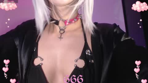 Snapshot of gothicute chatting on April 2026 03:41:01 AM online show from April 2026 03:41:01 AM