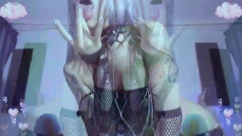 Snapshot of gothicute chatting on May 2026 04:20:01 AM online show from May 2026 04:20:01 AM