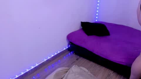 Laia  online show from January 2026 05:21:02 AM