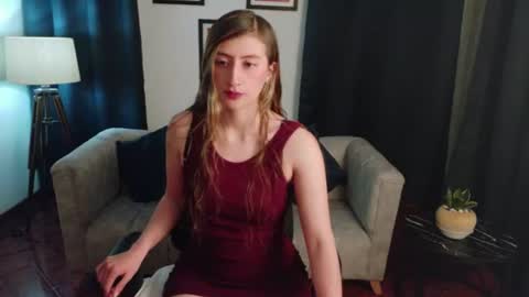 Snapshot of graciecollins chatting on July 2026 04:13:01 PM Gracie online show from July 2026 04:13:01 PM