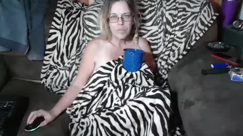 Snapshot of granny_low chatting on December 2024 08:50:01 PM Granny Low online show from December 2024 08:50:01 PM