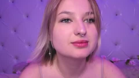 Snapshot of grase_neon chatting on June 2026 01:45:01 AM grase_neon online show from June 2026 01:45:01 AM