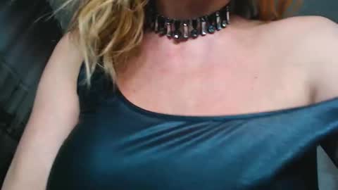 Snapshot of greatredhead chatting on December 2024 02:01:02 AM GreatRedhead online show from December 2024 02:01:02 AM