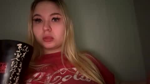 Snapshot of green_eyes_twinkl chatting on April 2026 11:21:02 AM Lina 3 online show from April 2026 11:21:02 AM