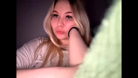 Snapshot of green_eyes_twinkl chatting on April 2026 05:58:01 PM Lina 3 online show from April 2026 05:58:01 PM
