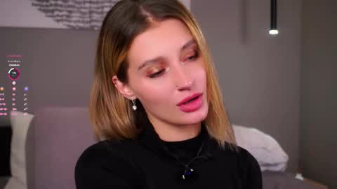 Kelly online show from November 2025 01:36:01 PM