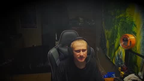 Snapshot of greenlungs8195 chatting on November 2025 05:18:01 PM Greenlungs8195 online show from November 2025 05:18:01 PM