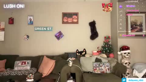 Snapshot of greenxxxqueen chatting on November 2025 02:43:01 AM SexQueen Nikki online show from November 2025 02:43:01 AM