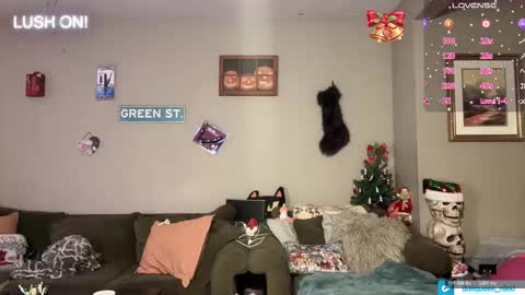 Snapshot of greenxxxqueen chatting on December 2025 06:18:01 AM SexQueen Nikki online show from December 2025 06:18:01 AM