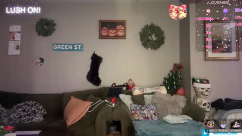 Snapshot of greenxxxqueen chatting on December 2025 01:47:01 AM SexQueen Nikki online show from December 2025 01:47:01 AM