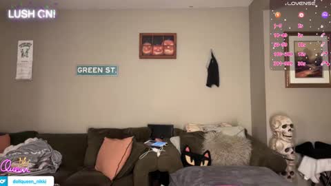 Snapshot of greenxxxqueen chatting on January 2026 03:00:02 AM SexQueen Nikki online show from January 2026 03:00:02 AM