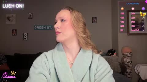 Snapshot of greenxxxqueen chatting on April 2026 03:05:01 AM SexQueen Nikki online show from April 2026 03:05:01 AM