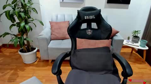 Snapshot of greta_miss chatting on January 2025 02:27:01 AM  Emmy  online show from January 2025 02:27:01 AM